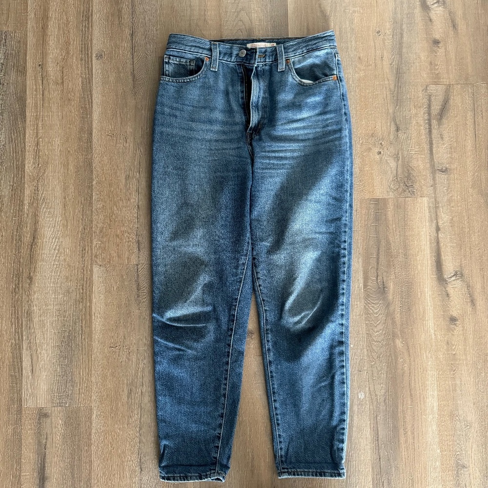 Levis High Waist Mom Jean